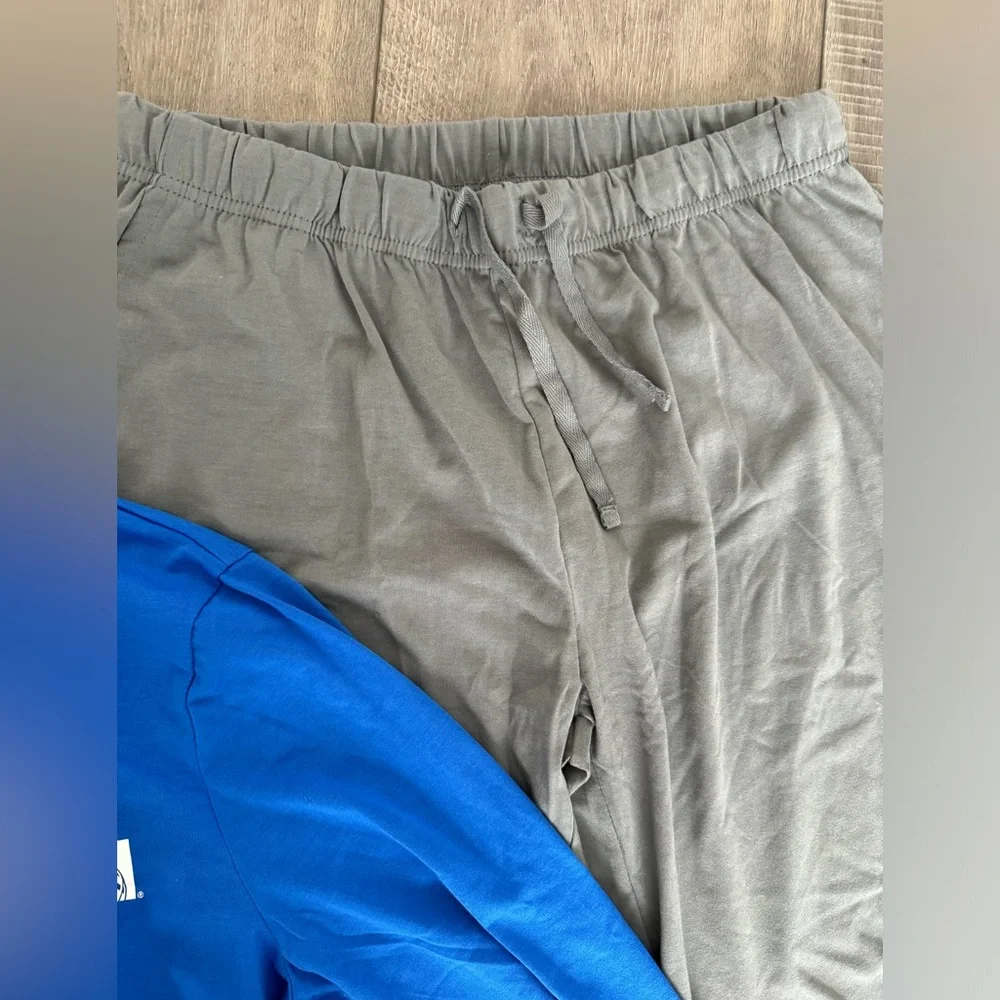 NWT United Polaris Pajamas + 2 pairs of slippers